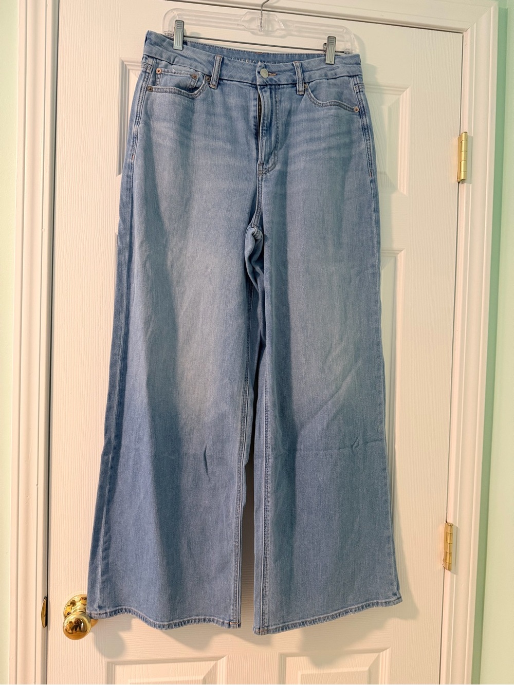 American Eagle Outfitters Light Blue Wide-Leg Jeans, women’s size 10